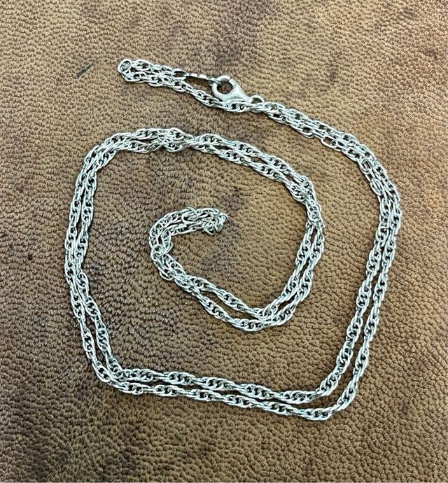 Cadena larga de plata