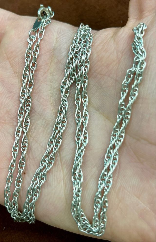 Cadena larga de plata