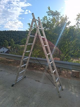 Escalera de aluminio plegable