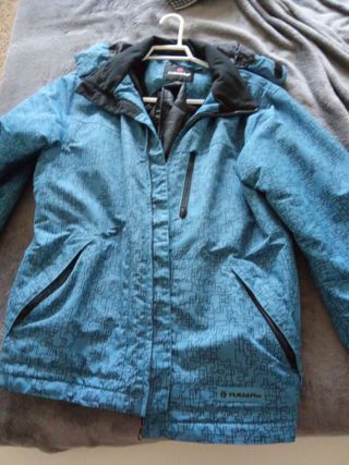 Chaqueta azul con estampado