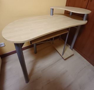 Escritorio madera - metal y silla giratoria. 