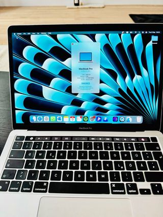MacBook Pro 13“ M1 2020 Plata Touchbar + Apple TV