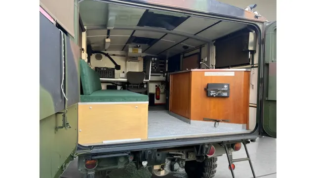 ́MERCEDES-BENZ UNIMOG 