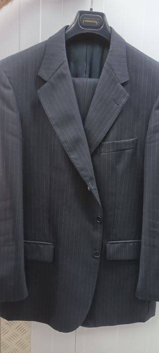 Traje DUSTIN Raya azul
 Talla 56