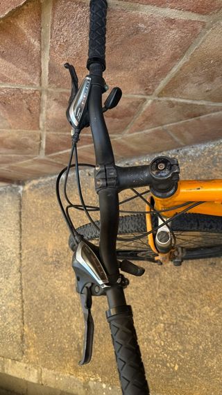 Bicicleta de Montaña Naranja y Negra