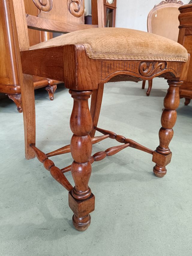 Silla de madera de castaño