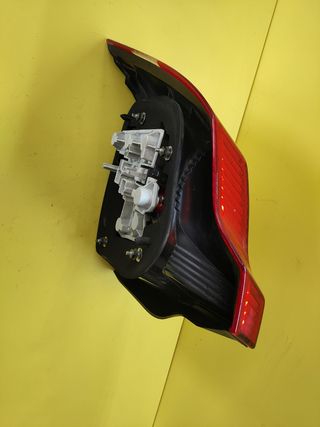 PILOTO TRASERO DERECHO VOLVO S40