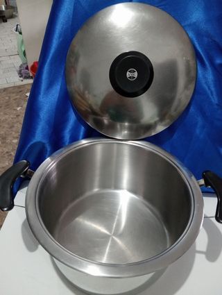 ,.OLLA AMC CABE 6 LITROS. DIÁM. 28 CM. ALTA 15 CM.