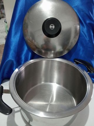 ,.OLLA AMC CABE 6 LITROS. DIÁM. 28 CM. ALTA 15 CM.