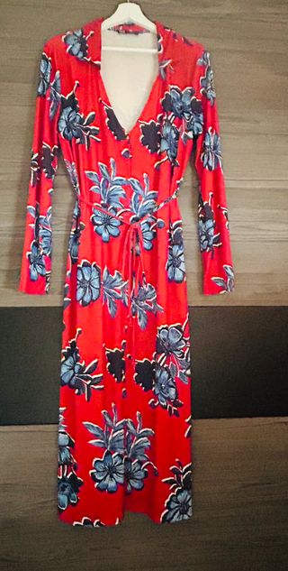 Vestido Zara floral rojo talla L