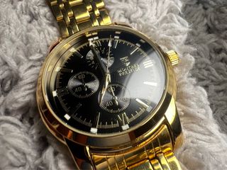 Reloj Invicta Negro y Dorado Nuevo