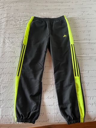 Pantalón Adidas gris y amarillo adolescente