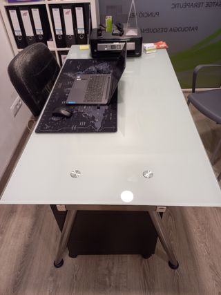 Mesa de oficina cristal y metal