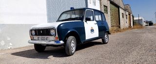 Alquiler de Renault 4L tematizado de Guardia Civil