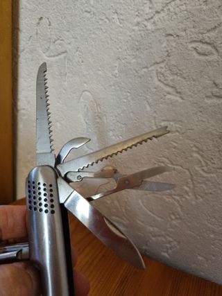 Coltellino multiuso tipo Victorinox