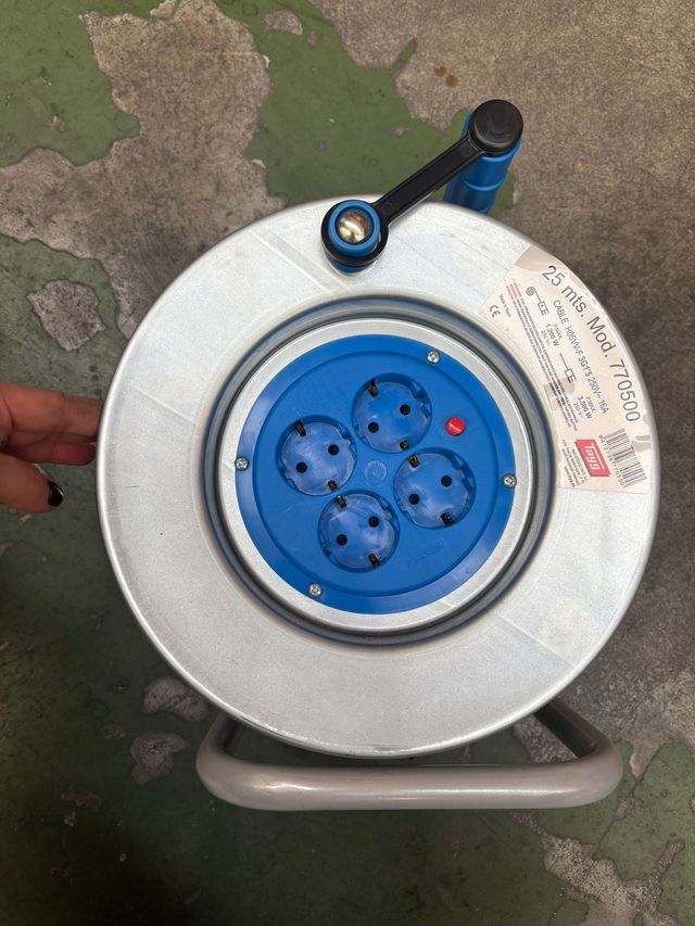 Enchufe Extensible Tayg 25m Metal 3x1.5 Termost.