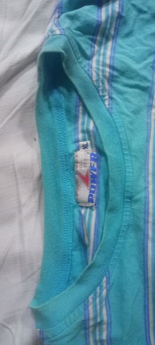 T-shirt azzurra a righe