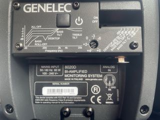 Monitores de estudio Genelec 8020D BI-AMS