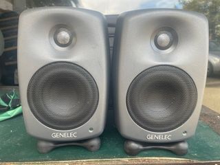 Monitores de estudio Genelec 8020D BI-AMS