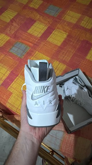 Jordan MVP Bianche e Grigie Nuove