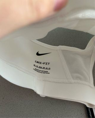 Top deportivo NIKE NUEVO