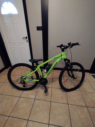 Bicicleta de montaña verde