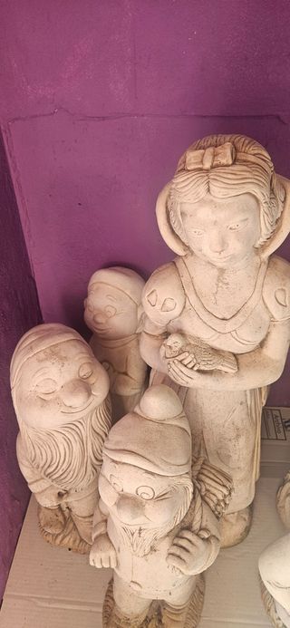 Figura Blancanieves y 7 Enanitos.
