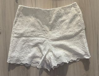 Falda pantalón Zara blanca bordada