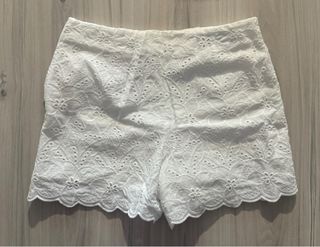 Falda pantalón Zara blanca bordada