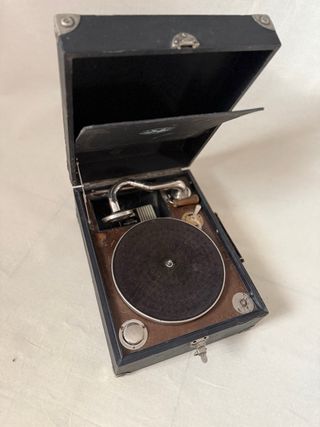 Antiguo Gramófono Alemán