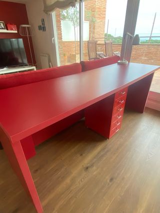 Mesa de trabajo doble con cajonera