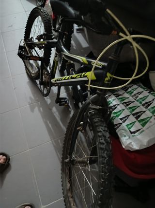 Bicicleta Mitical Manny Negra y Amarilla