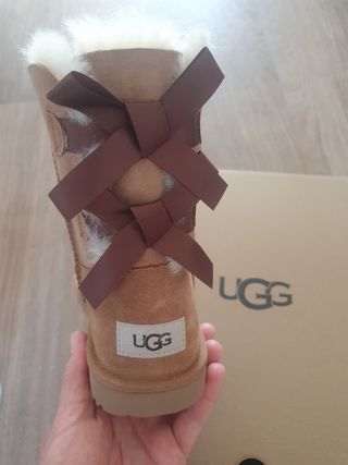 Botas UGG originales color caramelo con lazo
