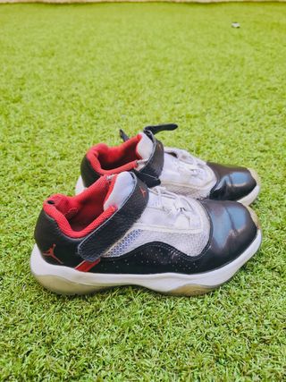 Bambas Jordan niño negras y rojas