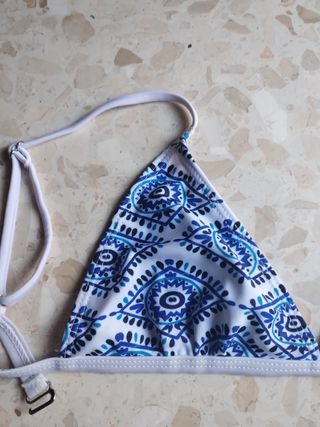 Bikini azul y blanco con estampado