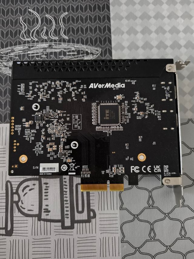 Capturadora de vídeo AVerMedia live gamer 4k GC573