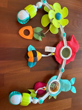 Arco para cochecito o silla de bebé Tiny Love