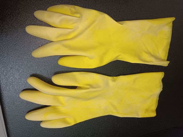 Guanti in gomma gialli