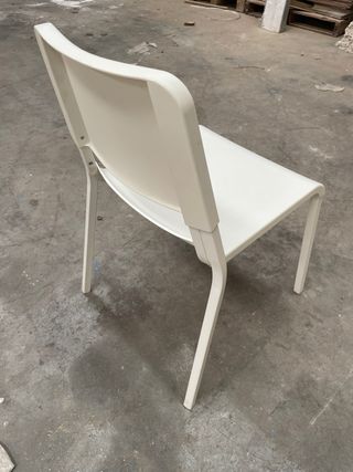 Sillas de cocina blancas de plástico