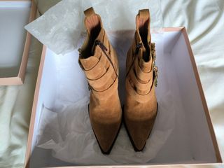 Botines Ras,  Marrones con Hebillas Decoradas