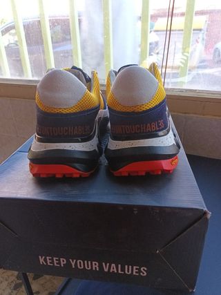 Zapatillas Untouchables Amarillas Talla 41