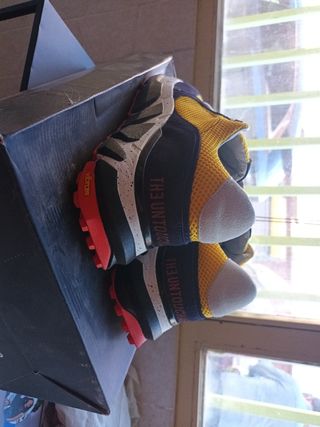 Zapatillas Untouchables Amarillas Talla 41