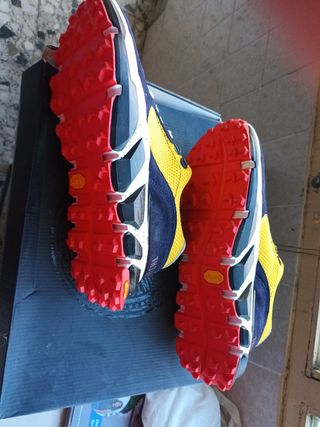 Zapatillas Untouchables Amarillas Talla 41