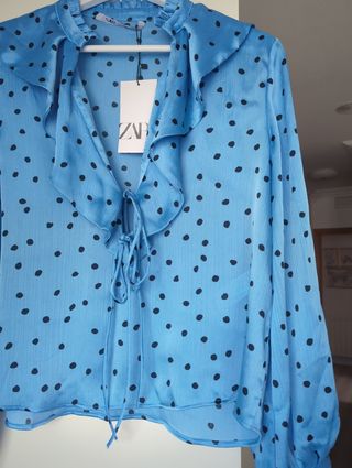 Blusa Zara azul lunares