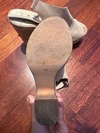 Zapatos de plataforma y tacón beige
