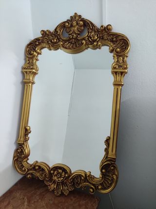 Espejo de madera dorado