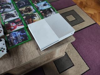 Xbox One S 1TB Blanca + 19 Juegos