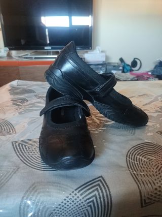 Zapatos Skechers Escolares Niña Negro