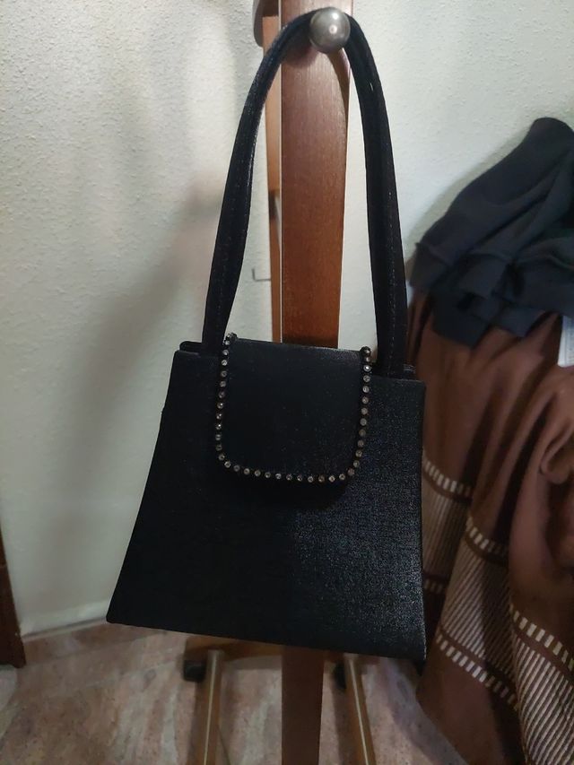 Bolso de ceremonia negro con pedrería