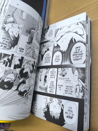 Libro manga dimensión W de la editorial Norma está